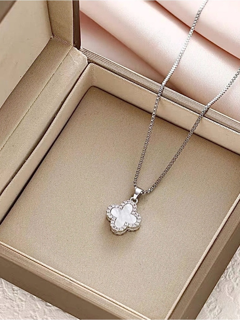 white & black clover pendant necklace